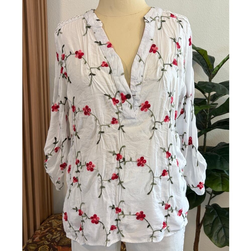 Kindred Women’s XL White Red Floral Embroidered Roll Tab Sleeve Blouse
